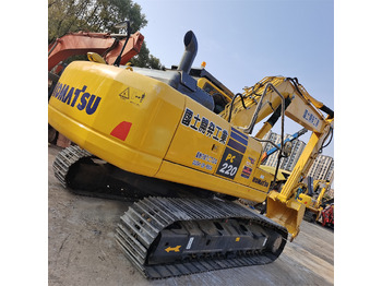 Pelle sur chenille KOMATSU PC220-8