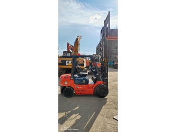 Chariot élévateur diesel TOYOTA FD30: photos 5