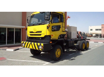 Nissan UD CZ4YL 6x6 Chassis Truck — crédit-bail Nissan UD CZ4YL 6x6 Chassis Truck: photos 1