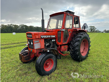 Tracteur agricole VOLVO