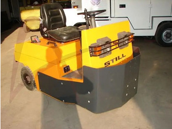 Tracteur à bagages STILL