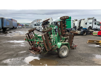 L'équipement de construction LLOYDS LEDA TRAILED 7 GANG FAIRWAY  MOWER: photos 4
