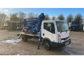 Camion avec nacelle NISSAN
