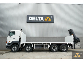 Camion grue HINO