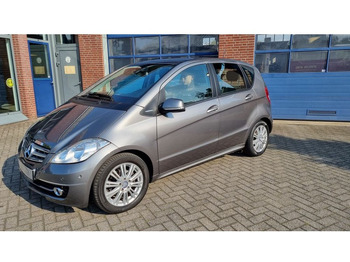 Voiture à hayon MERCEDES-BENZ