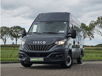 Fourgon utilitaire IVECO Daily