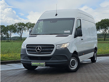 Fourgonnette MERCEDES-BENZ Sprinter 211