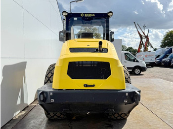 Compacteur Bomag BW211DH-5 - German Machine / Only 1311 Hours: photos 4 Compacteur Bomag BW211DH-5 - German Machine / Only 1311 Hours: photos 4