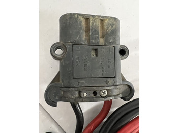 Accumulateur pour Matériel de manutention Zivan F6BOMW-01040X-1 | NG1 24V37.5A 230v sn. 1709412963 80A Rema battery connec NG1 24V37.5A 230v sn. 1709412963 80A Rema battery connector: photos 4