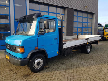 Camion plateau MERCEDES-BENZ