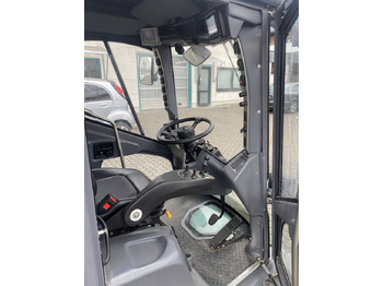 Balayeuse de voirie TENNANT Green Machines 500 ZE electric 500 ZE: photos 5 Balayeuse de voirie TENNANT Green Machines 500 ZE electric 500 ZE: photos 5