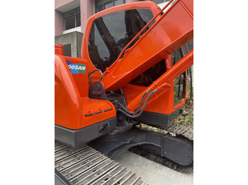 Pelle sur chenille DOOSAN DX75