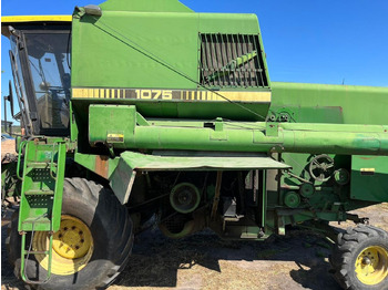 Moissonneuse-batteuse JOHN DEERE