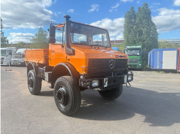 Camion plateau UNIMOG