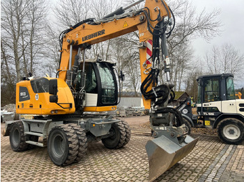 Pelle sur pneus LIEBHERR A 913