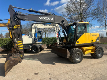Pelle sur pneus VOLVO EW160