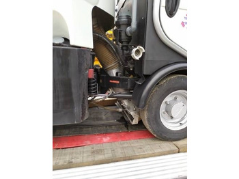 Balayeuse de voirie Bucher CC 2020: photos 4 Balayeuse de voirie Bucher CC 2020: photos 4