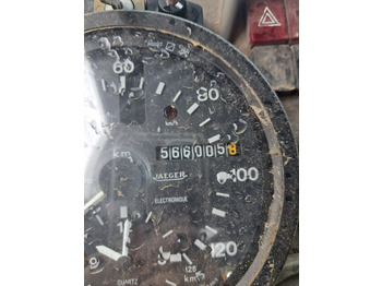 Camion plateau RENAULT: photos 4 Camion plateau RENAULT: photos 4