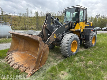 Chargeuse sur pneus KOMATSU WA320