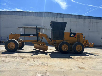 Niveleuse CATERPILLAR 140K