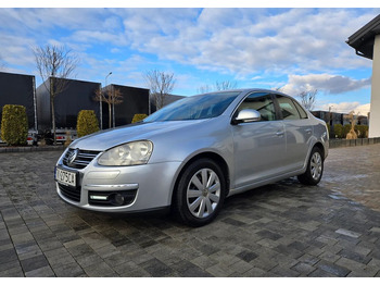 Berline Volkswagen Jetta 2.0 TDI Sportline: photos 4