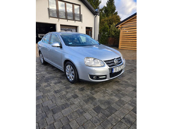 Berline Volkswagen Jetta 2.0 TDI Sportline: photos 3