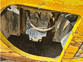 Compacteur à pieds de mouton/ Monocylindre Bomag BW 213 D H-4 FOR PARTS: photos 5 Compacteur à pieds de mouton/ Monocylindre Bomag BW 213 D H-4 FOR PARTS: photos 5