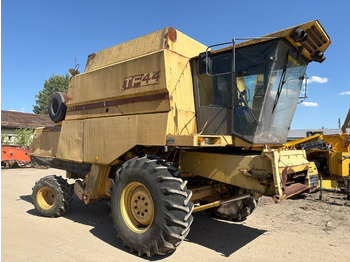Moissonneuse-batteuse New Holland TF 42: photos 4