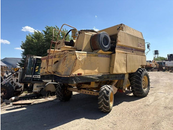 Moissonneuse-batteuse New Holland TF 42: photos 2
