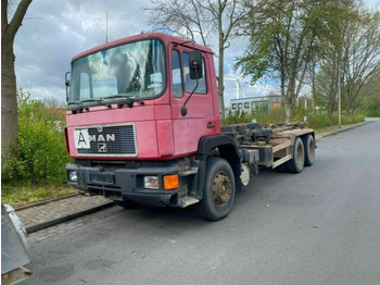 Camion ampliroll MAN 26.372