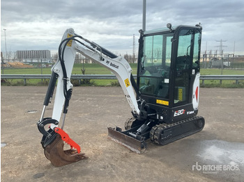 Pelle sur chenille BOBCAT E20