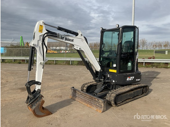 Pelle sur chenille BOBCAT E27