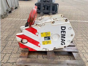 Grue auxiliaire DEMAG