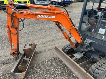 Mini pelle Doosan Slo 18 - 1.8T with shovel pack and low hours: photos 2