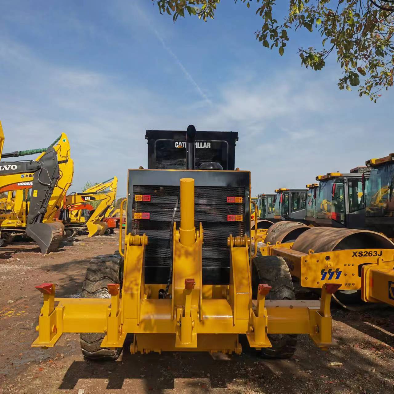 Niveleuse CATERPILLAR 140H