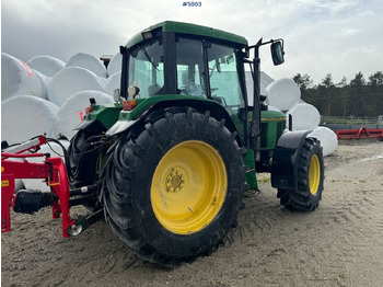 Tracteur agricole 1996 John Deere 6400 4x4 w/ front loader.: photos 3