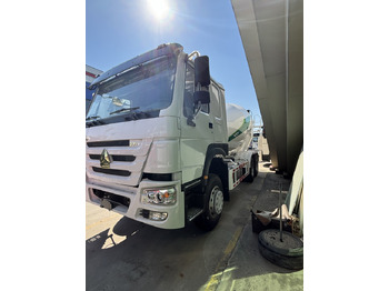 Camion malaxeur SINOTRUK HOWO