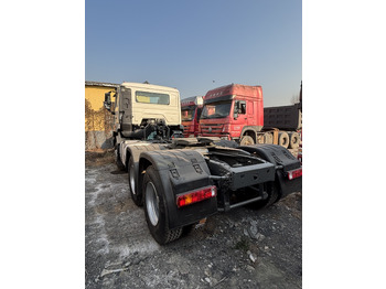 Tracteur routier neuf HOWO: photos 3