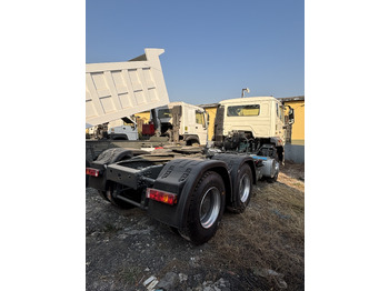 Tracteur routier neuf HOWO: photos 5