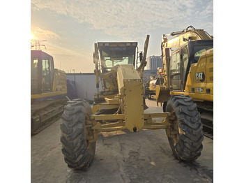 Niveleuse CATERPILLAR 140H