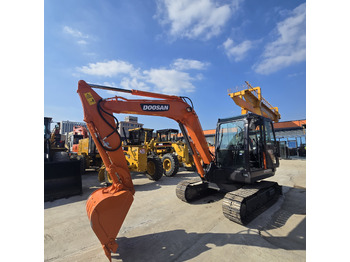Mini pelle DOOSAN DX60