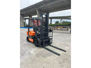 Chariot élévateur diesel Toyota FD25: photos 3 Chariot élévateur diesel Toyota FD25: photos 3