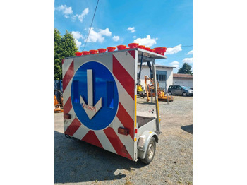 Remorque Trebbiner Absperrtafel VZ 616 Horizont Sperrwand Verkehrsleittafel Verkehrsleitanhänger Verkehrssicherungsanhänger Warntafel Verkehrssicherung Baustelle: photos 5