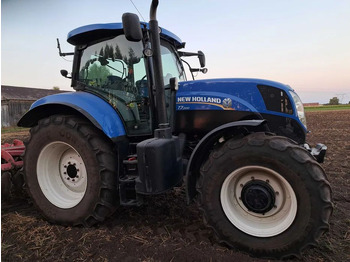 Tracteur agricole NEW HOLLAND T7.200