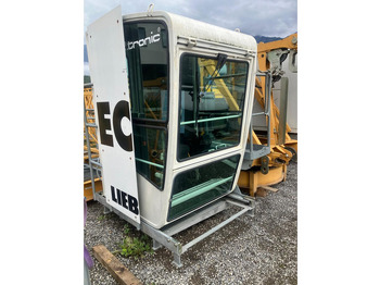 Grue à tour LIEBHERR