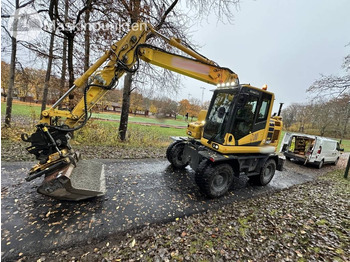 Pelle sur pneus KOMATSU PW148-11