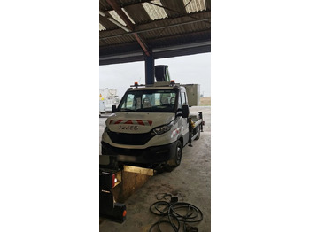 Camion avec nacelle IVECO Daily