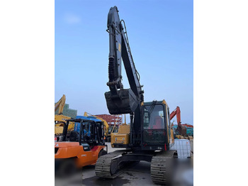 Pelle sur chenille VOLVO EC140DL