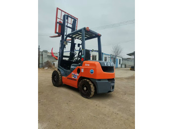 Toyata 3-ton — crédit-bail Toyata 3-ton: photos 2