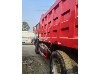 Camion benne SINOTRUK HOWO